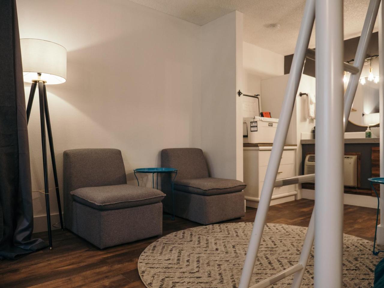 Loge Bend Hotel Buitenkant foto