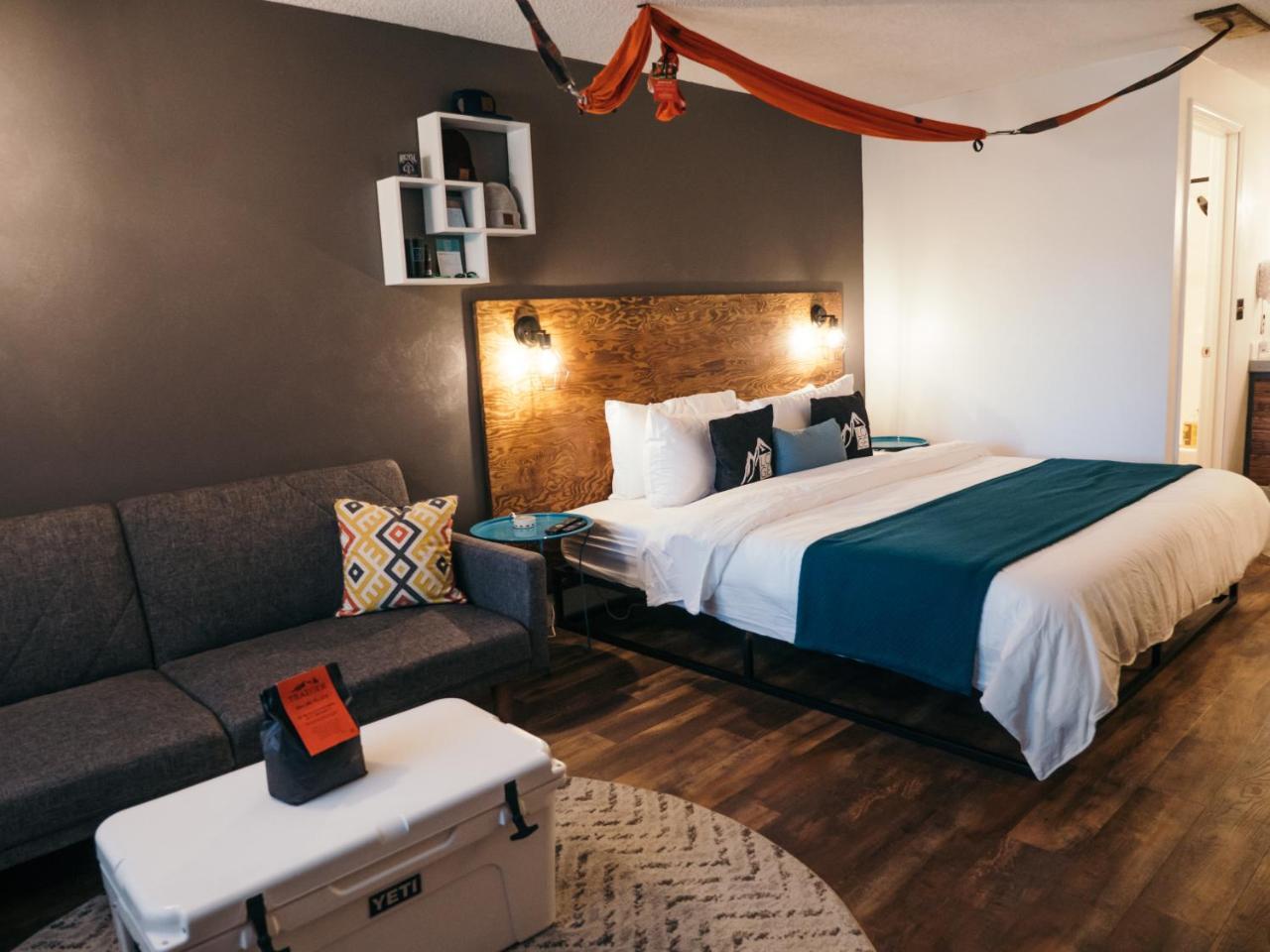 Loge Bend Hotel Buitenkant foto