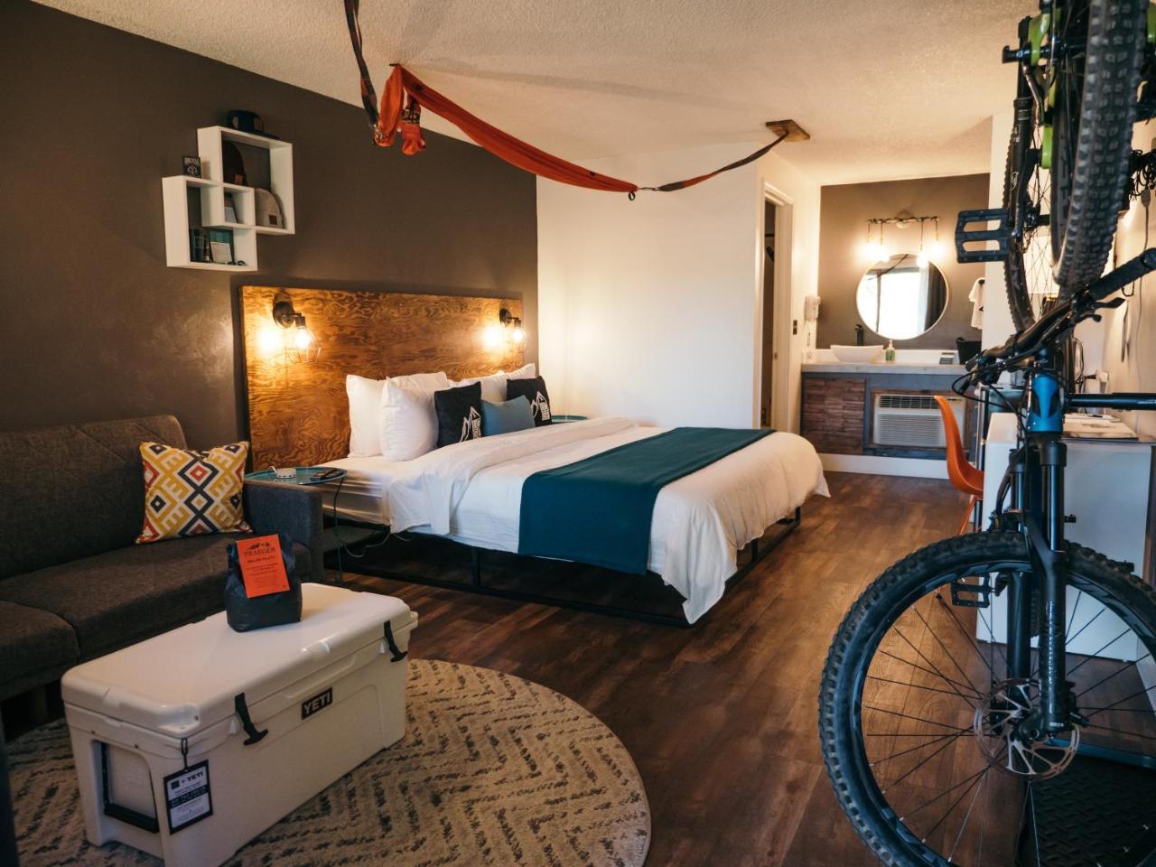 Loge Bend Hotel Buitenkant foto