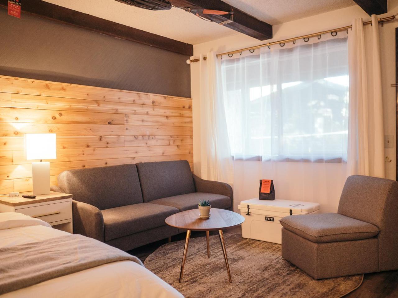 Loge Bend Hotel Buitenkant foto