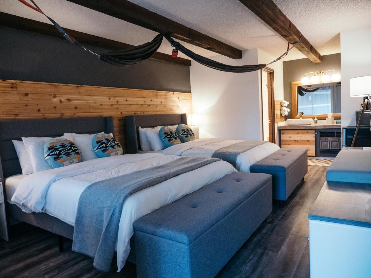 Loge Bend Hotel Buitenkant foto
