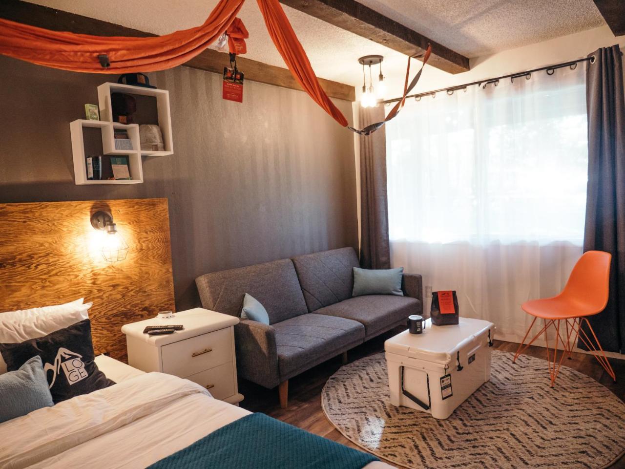 Loge Bend Hotel Buitenkant foto